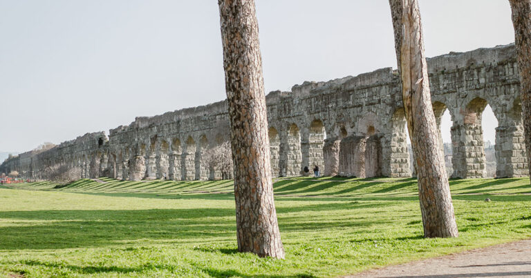 ローマっ子の憩いの場、水道橋公園