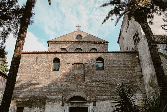 Via di Sant'Agneseからのアプローチ