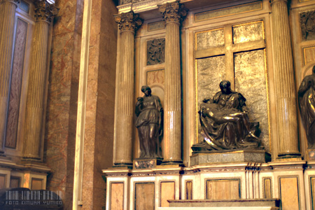 どこかで見たような彫刻::レプリカとはいえすごい、ミケランジェロのピエタ像。