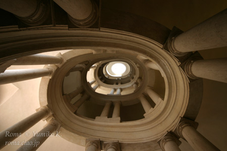 ボッロミーニによる階段