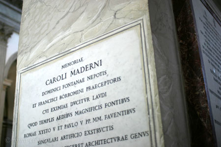 ここに眠るカルロ・マデルノの碑