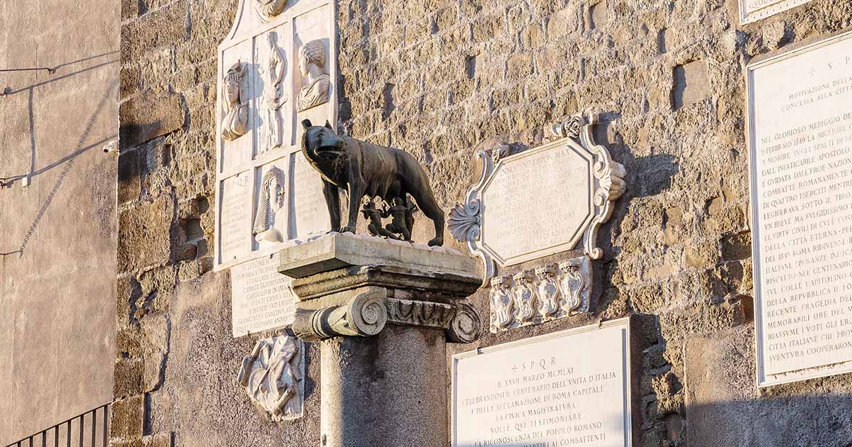あなたが現在見ているのは ローマのシンボル、雌狼と双子の像