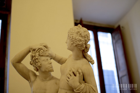 サテュロスとニンフ:ニンフの嫌がり度が足りない感じがする彫刻