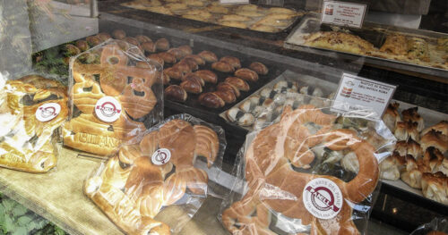 投稿についてもっと詳しく “ローマらしい”パンが並ぶパネッラ